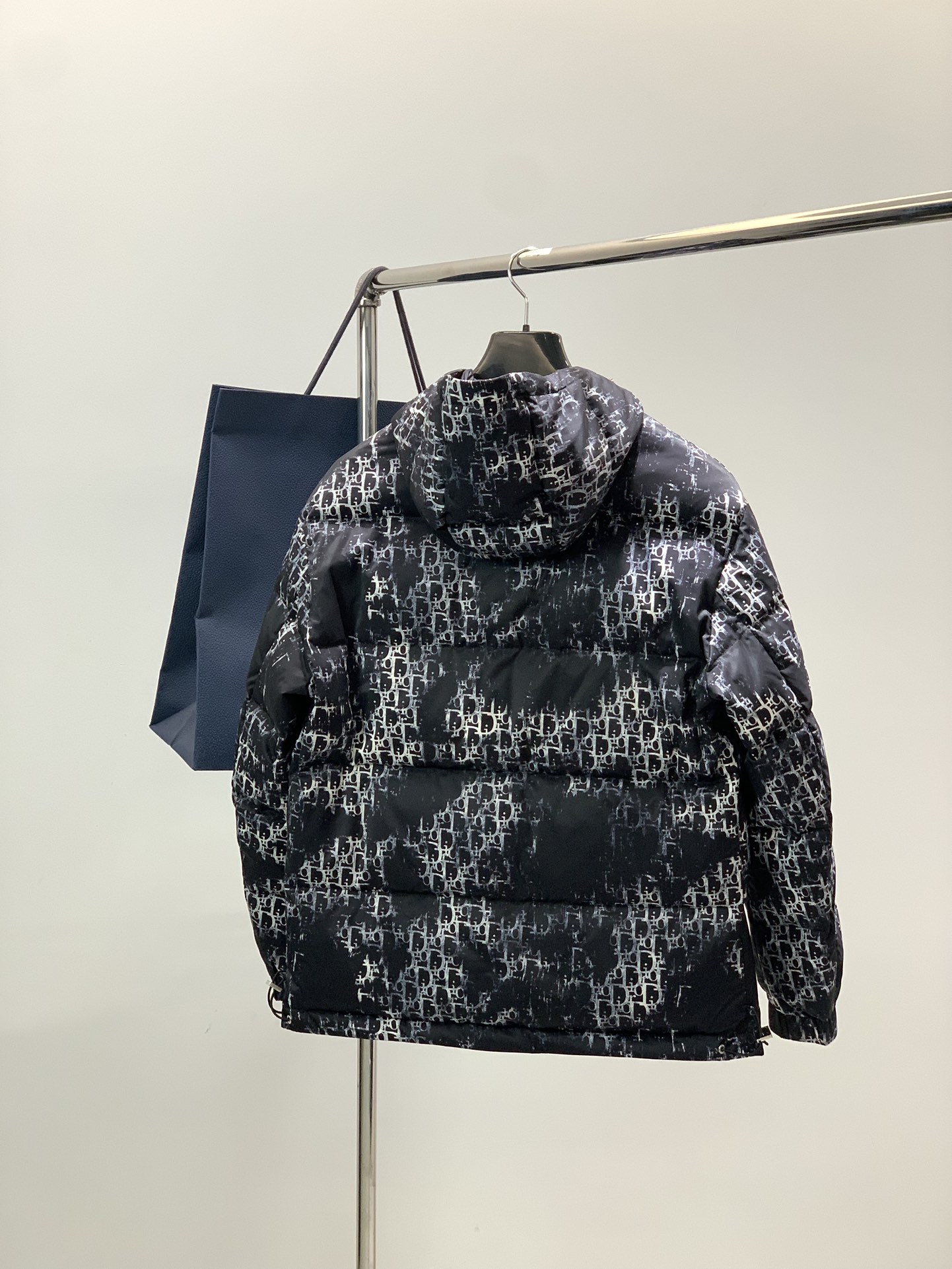 ，Dior 迪奥， 2025冬季新品，专柜同步有售，简约时尚休闲连帽羽绒服，原版进口面料，舒适透气，顶级