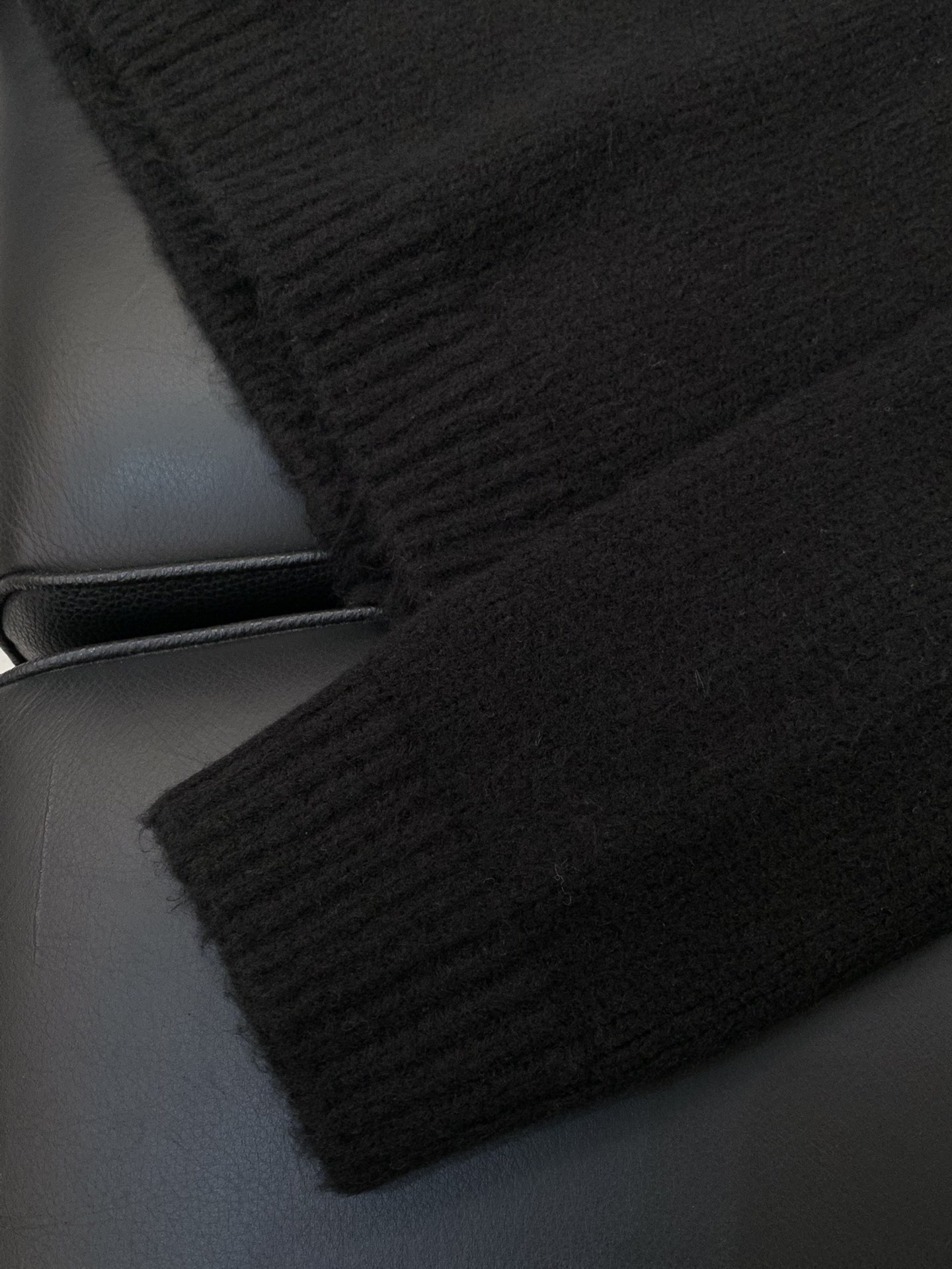 ，ami，2025冬季最新品，专柜同步有售，原单狠货，休闲时尚圆领羊毛🐏毛衣，进口原版面料，顶级刺绣🪡工