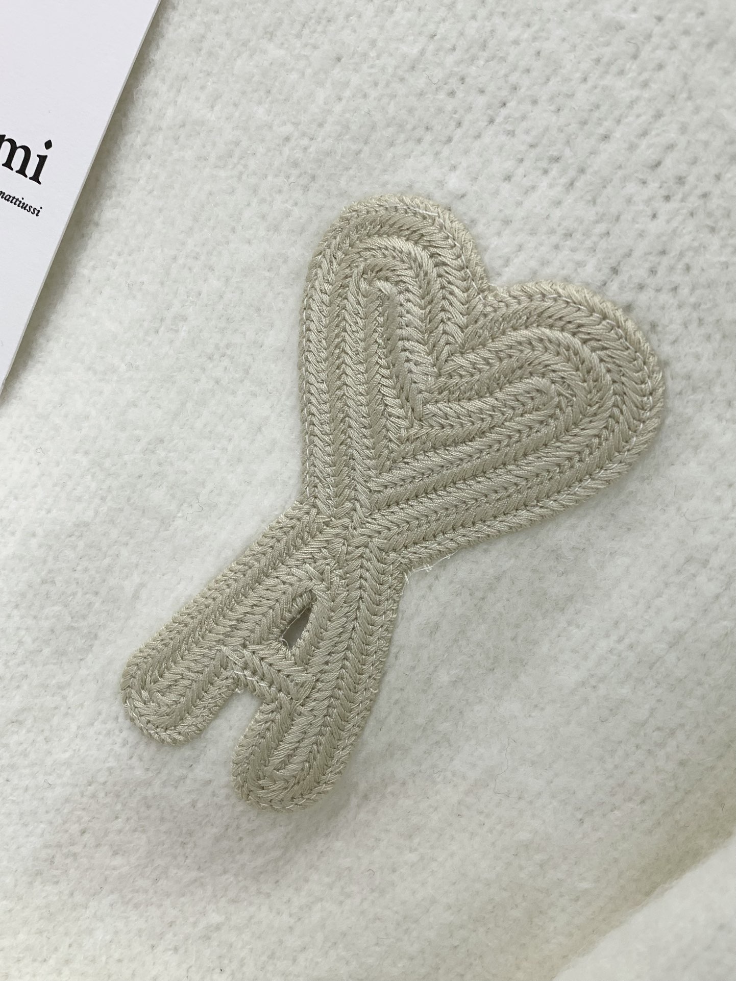 ，ami，2025冬季最新品，专柜同步有售，原单狠货，休闲时尚圆领羊毛🐏毛衣，进口原版面料，顶级刺绣🪡工