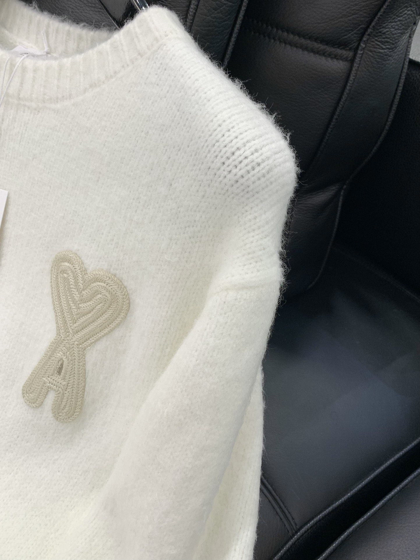 ，ami，2025冬季最新品，专柜同步有售，原单狠货，休闲时尚圆领羊毛🐏毛衣，进口原版面料，顶级刺绣🪡工