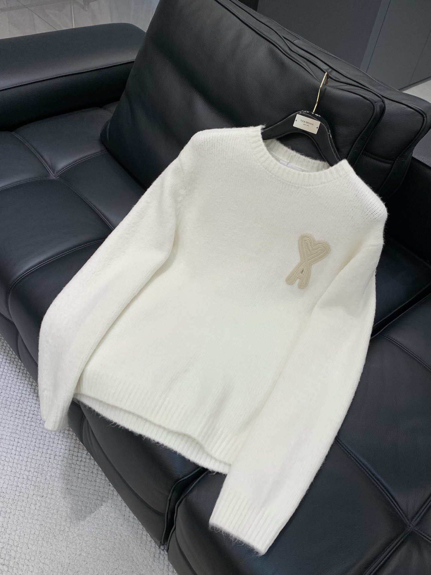 ，ami，2025冬季最新品，专柜同步有售，原单狠货，休闲时尚圆领羊毛🐏毛衣，进口原版面料，顶级刺绣🪡工