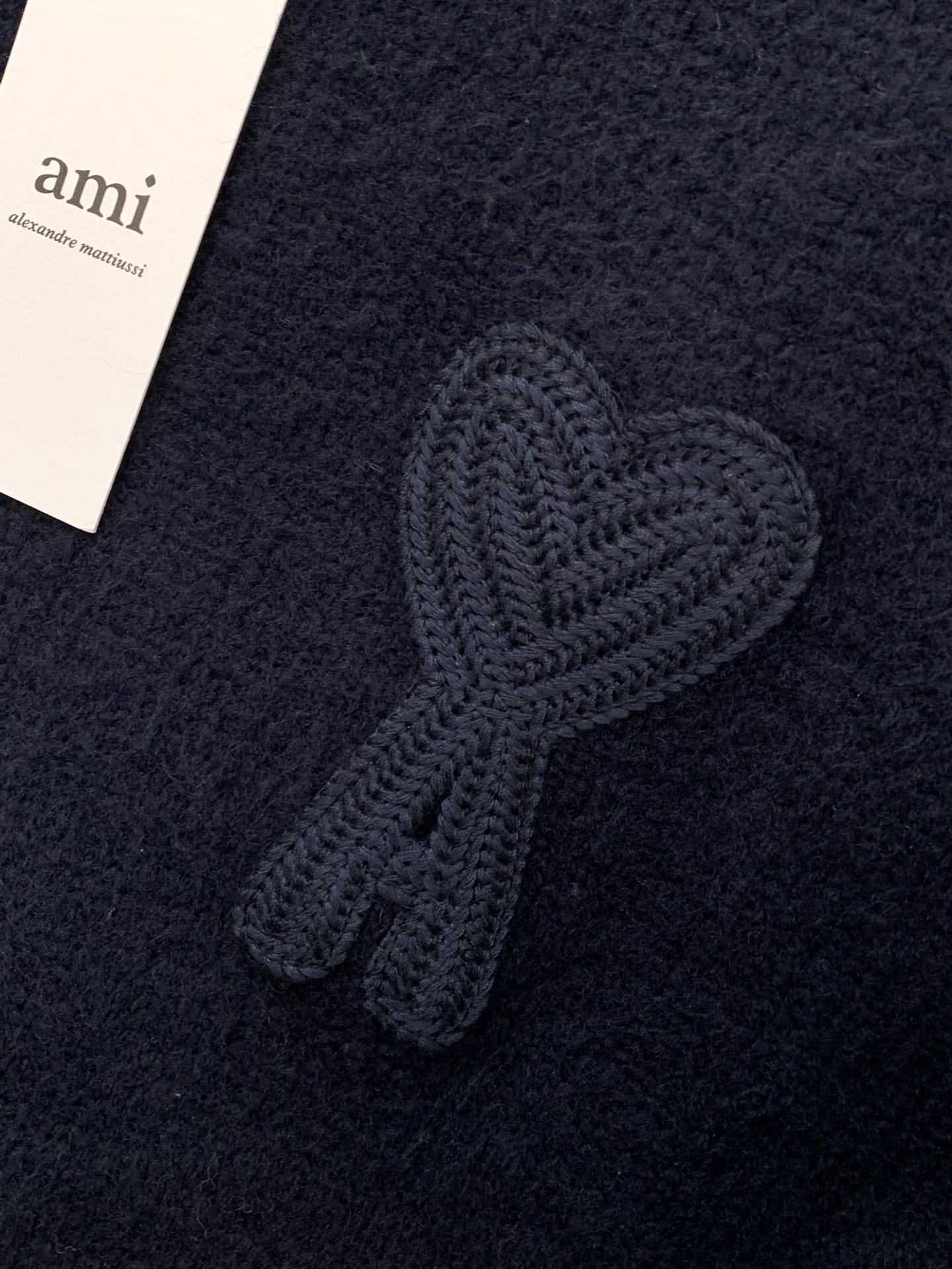 ，ami，2025冬季最新品，专柜同步有售，原单狠货，休闲时尚圆领羊毛🐏毛衣，进口原版面料，顶级刺绣🪡工