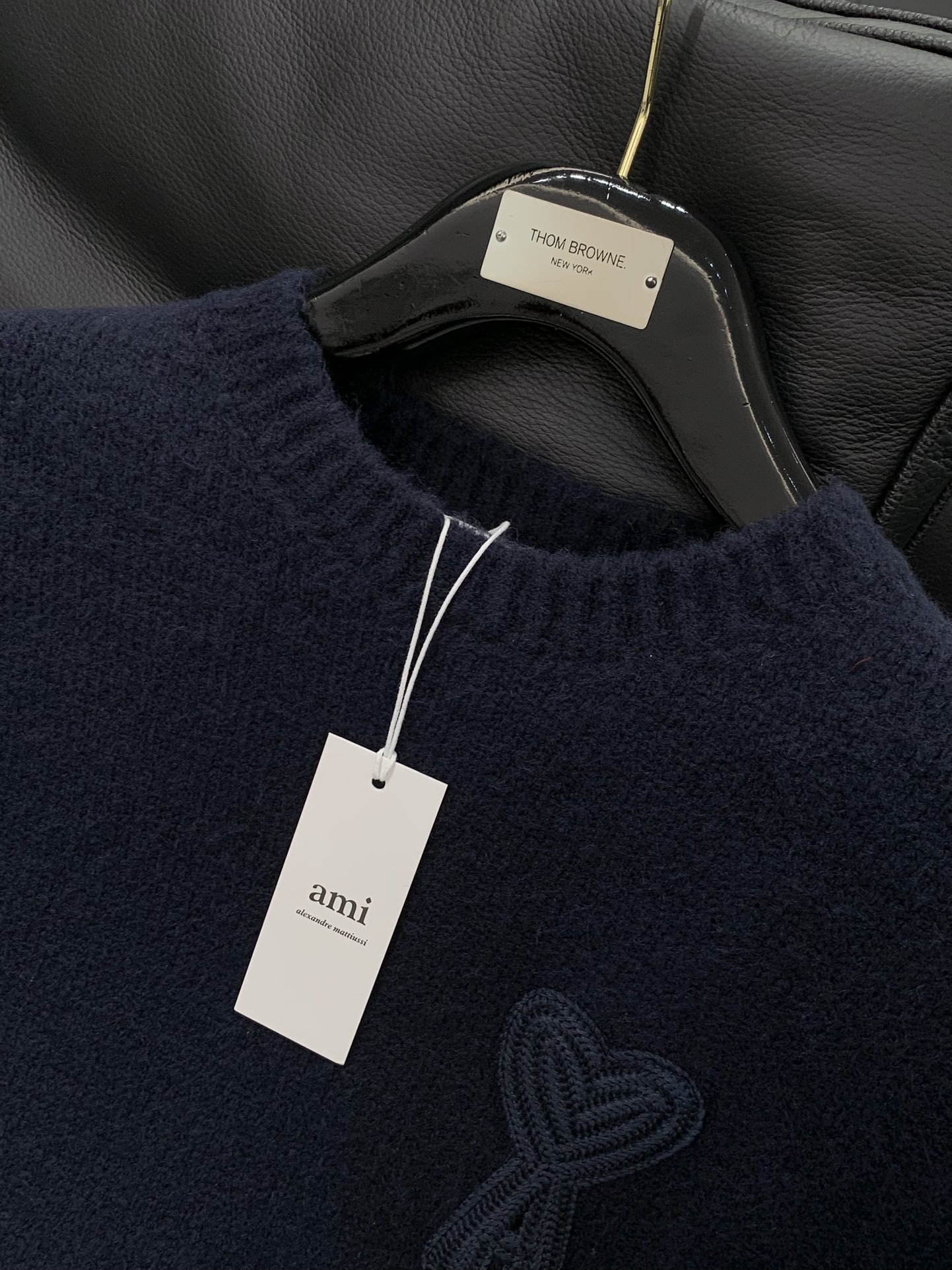 ，ami，2025冬季最新品，专柜同步有售，原单狠货，休闲时尚圆领羊毛🐏毛衣，进口原版面料，顶级刺绣🪡工