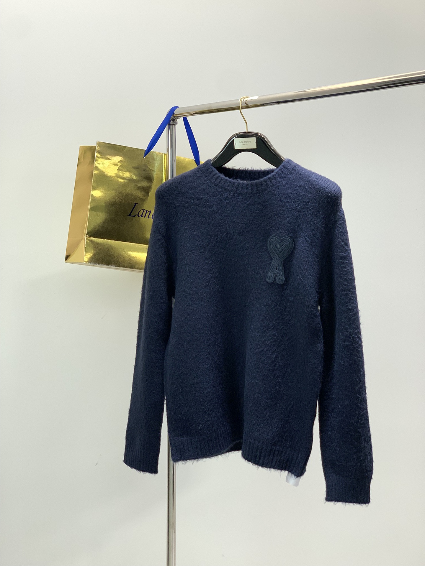 ，ami，2025冬季最新品，专柜同步有售，原单狠货，休闲时尚圆领羊毛🐏毛衣，进口原版面料，顶级刺绣🪡工