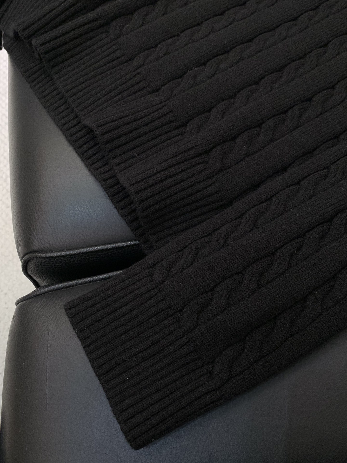 ，意大利神狮，时尚品牌，2025冬季新品，时尚休闲针织圆领毛衣，专柜同步有售，原单狠货，采用进口原版面料