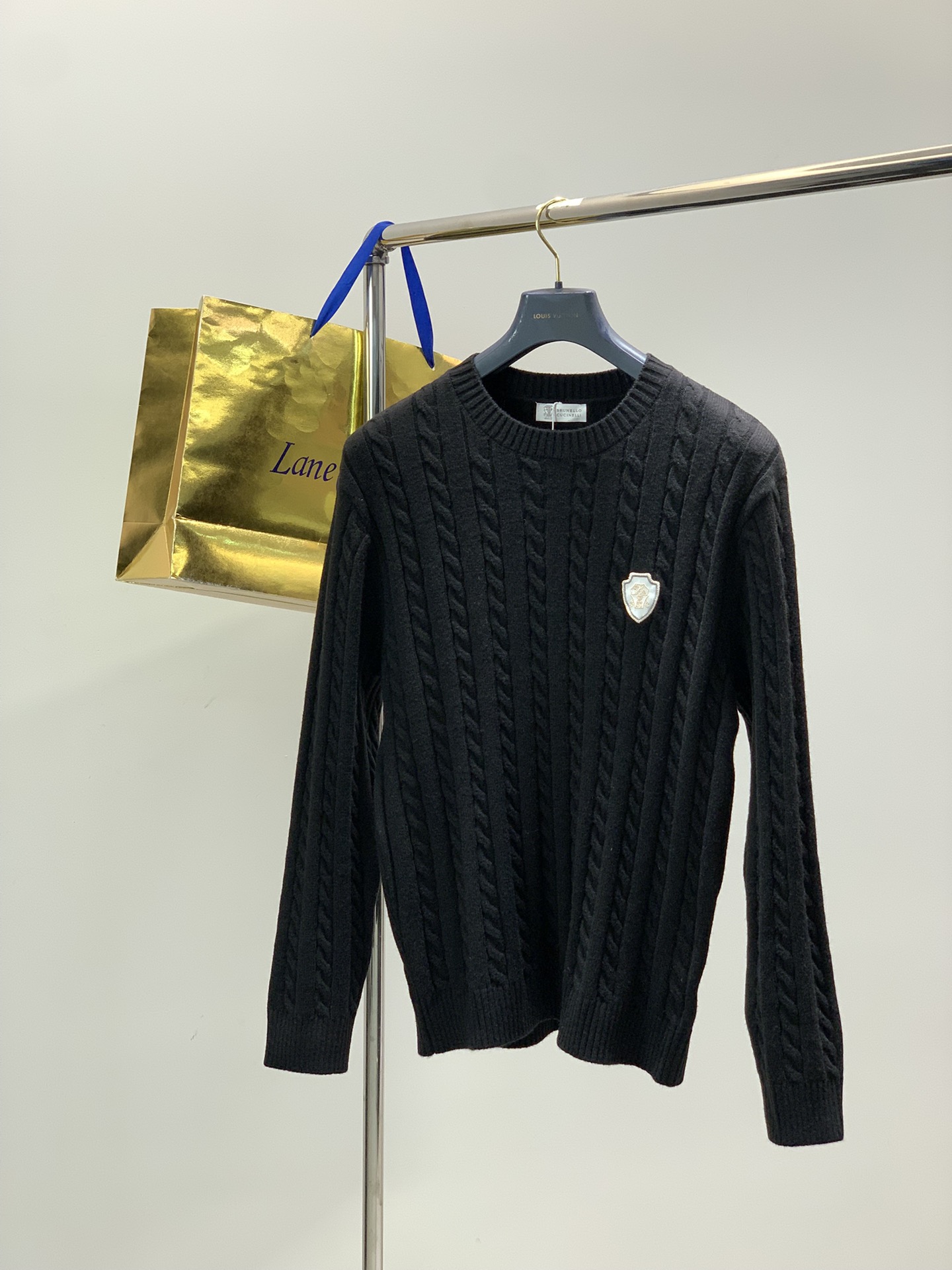 ，意大利神狮，时尚品牌，2025冬季新品，时尚休闲针织圆领毛衣，专柜同步有售，原单狠货，采用进口原版面料