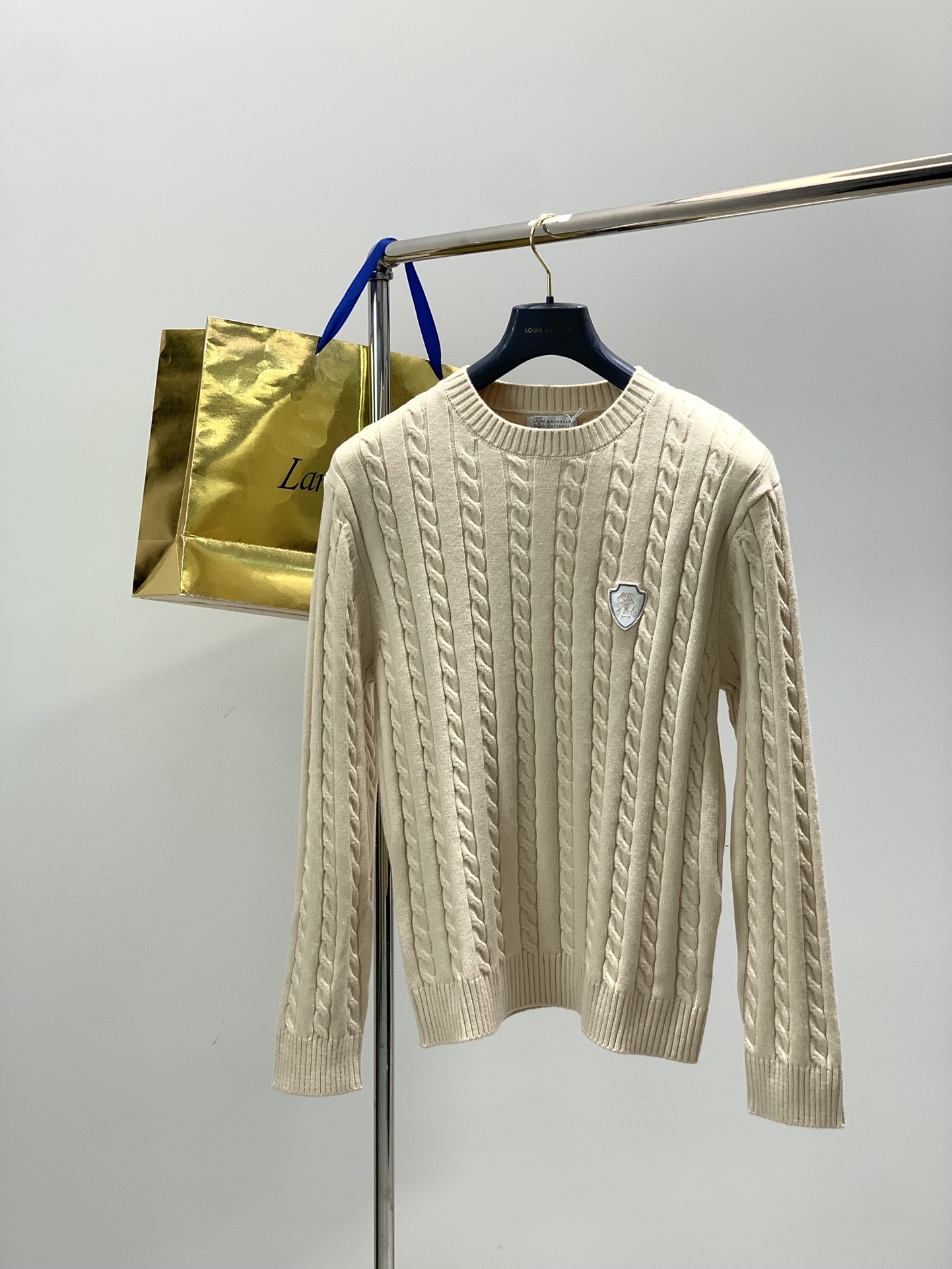 ，意大利神狮，时尚品牌，2025冬季新品，时尚休闲针织圆领毛衣，专柜同步有售，原单狠货，采用进口原版面料