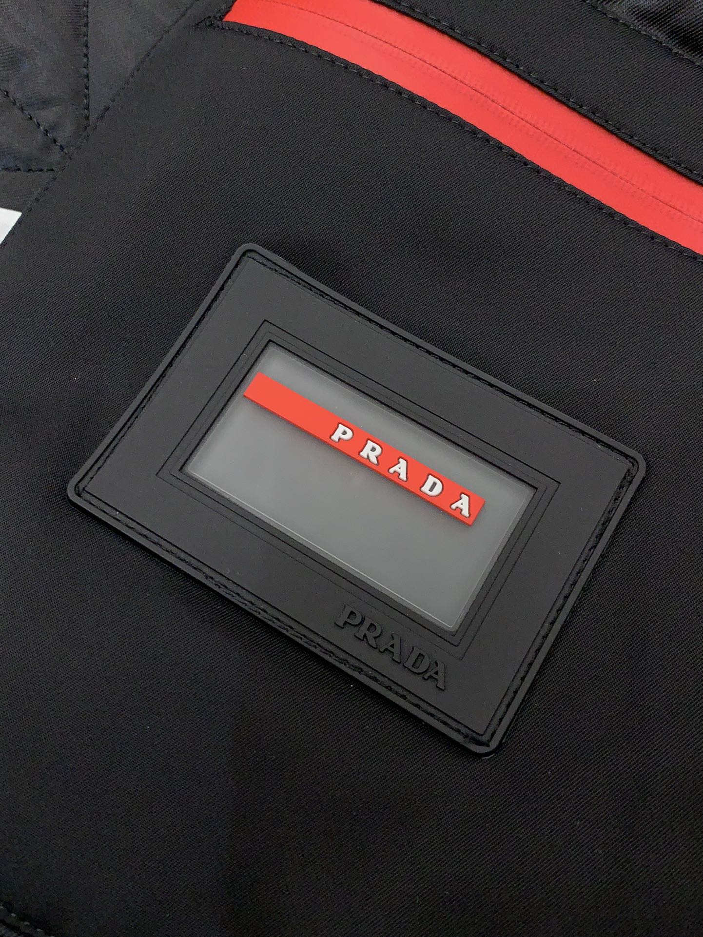，PRADA 普拉达，2025冬季最新品，专柜同步有售，时尚休闲棉服夹克外套，进口原版面料，做工极为复杂