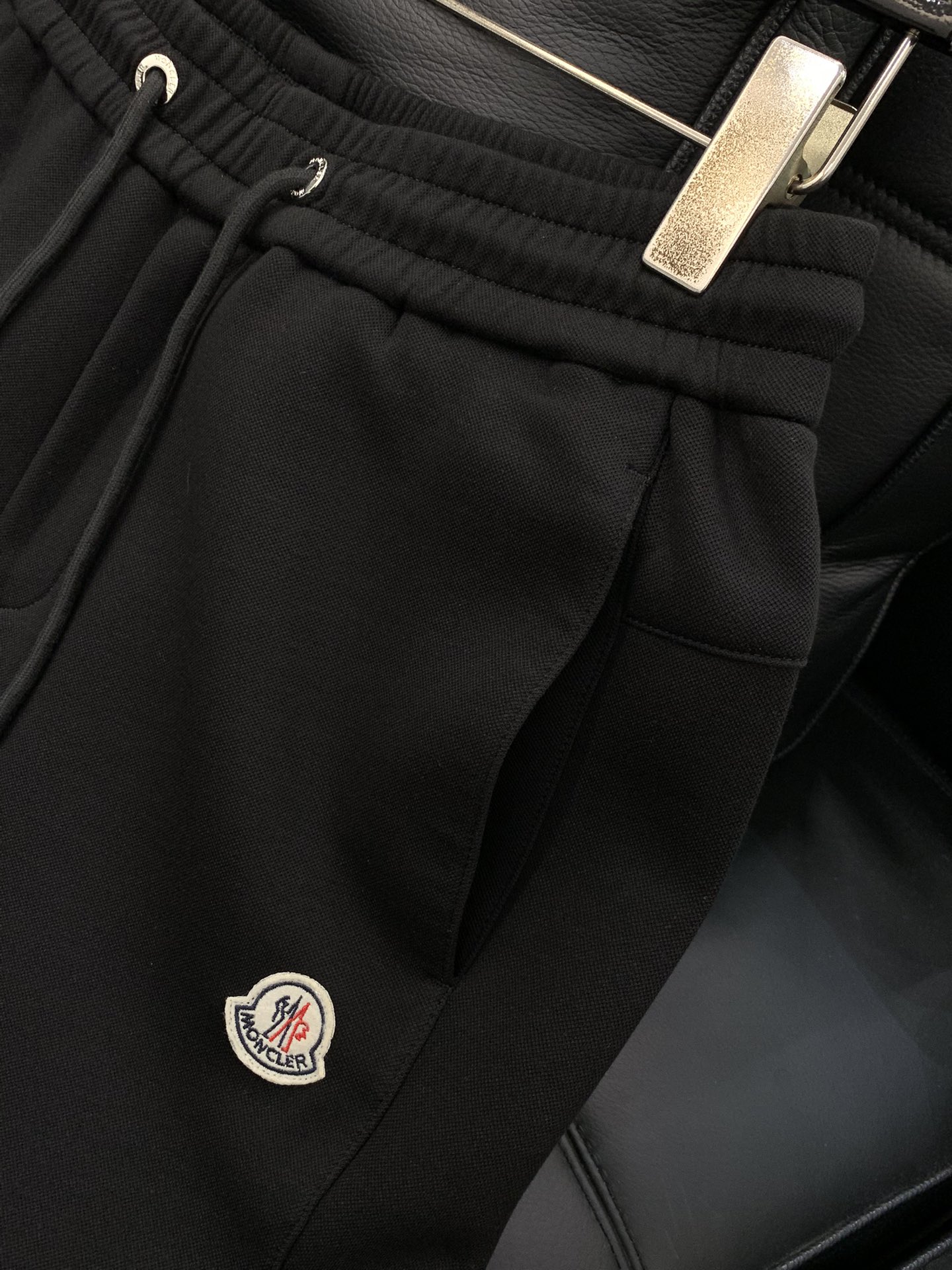 ，Moncler 蒙口，2025秋季最新品，专柜同步有售，原单狠货，时尚休闲裤，采用进口原版面料，顶级刺
