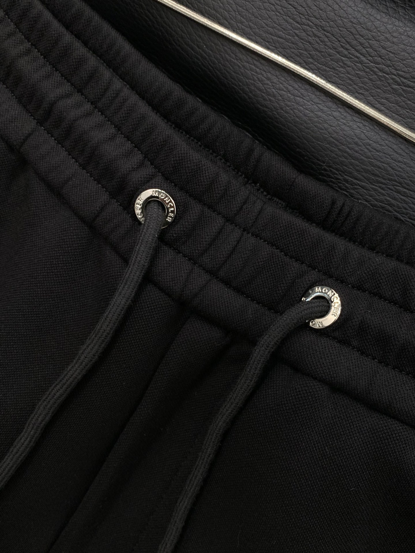 ，Moncler 蒙口，2025秋季最新品，专柜同步有售，原单狠货，时尚休闲裤，采用进口原版面料，顶级刺