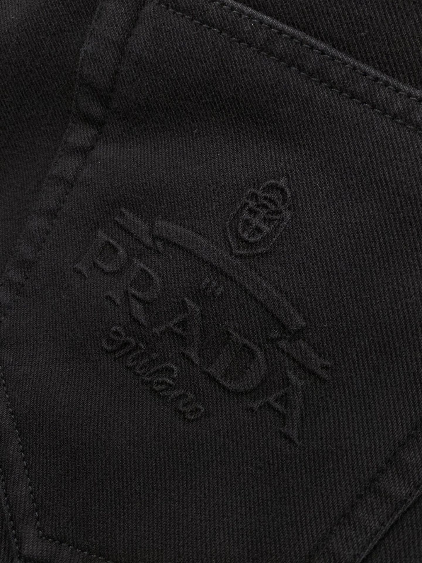 ，PRADA 普拉达，2025冬季最新品，专柜同步有售，时尚休闲水洗➕薄绒牛仔裤，进口原版水洗面料，做工