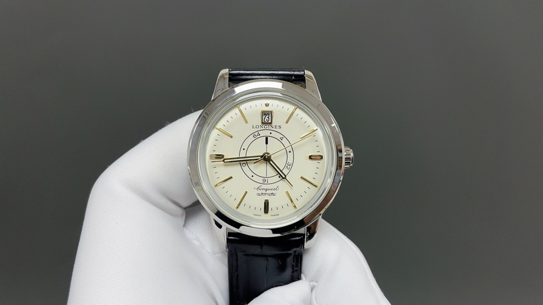 NO:670411,Langxin’s classic replica series  This watch is inspired by the Concas series launched by Longines in 1959. While retaining the needs of modern wear, it restores the design of the original watch in 1959 to the greatest extent, with an obvious retro style. The date display window is a highlight of this watch. It refers to the famous 'one-eyed dragon' watch design in Longines history. The date display window is set below the 12 o'clock position on the dial, which is highly recognizable. As a classic replica series  The case size of this watch is 40 mm, which retains the retro style while meeting the modern aesthetic. It is equipped with an imported movement with better stability. The front and rear glass are made of sapphire glass, which improves wear resistance and durability while retaining the retro charm of the classic series. It is paired with Italian cowhide to make the wrist more comfortable and comfortable. The original folding buckle is engraved with the Longines classic logo. It is low-key luxury, high-grade, generous and suitable for any occasion.  Look for exclusivity, appearance and appearance, originality, longines, cowhide19860909浪新的经典复刻系列 这款腕表以浪琴1959年推出的康卡斯系列作品为设计灵感,在保留现代佩戴需求的同时,最大程度上还原了1959年原款腕表的设计,复古风格明显.日期显示窗是这款腕表的一大亮点,其参考浪琴史上有名的“独眼龙”表款设计,将日期显示窗设立于盘面12点钟位置处下方,辨识度很高.作为经典复刻系列表款,这枚腕表的表壳尺寸为40毫米,即保留了复古风格又符合现代审美,其内部搭载的进口机芯,稳定性更佳.前后玻璃采用蓝宝石玻璃,提升耐磨耐用性的同时,保留了经典系列的复古韵味.搭配意大利牛皮让手腕更贴合舒适,原装折叠扣雕刻浪琴经典标志,低调奢华上档次,大方富有,适用于任何场合佩戴. 认准独家,表里如一,独具匠心,,longines,cowhide,Watch