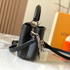 【广州货顶级原版】M26351黑银這款現代版Capucines 迷你以雋永Taurillon皮革打造,配 【广州货顶级原版】M26351黑银這款現代版Capucines 迷你以雋永Taurillon皮革打造,配