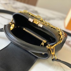 【广州货顶级原版】M26351黑金這款現代版Capucines 迷你以雋永Taurillon皮革打造,配 【广州货顶级原版】M26351黑金這款現代版Capucines 迷你以雋永Taurillon皮革打造,配