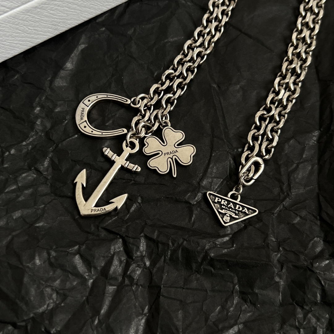 】PRADA 普拉达 项链 爆款新品 精致耐看 华丽登场，整体细节非常令人惊喜，典雅而时尚，突显法式高雅