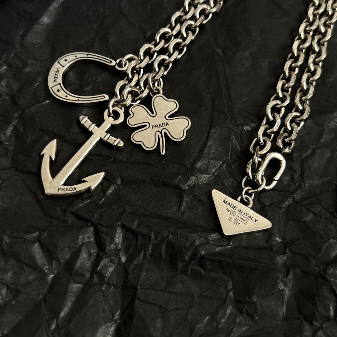 】PRADA 普拉达 项链 爆款新品 精致耐看 华丽登场，整体细节非常令人惊喜，典雅而时尚，突显法式高雅
