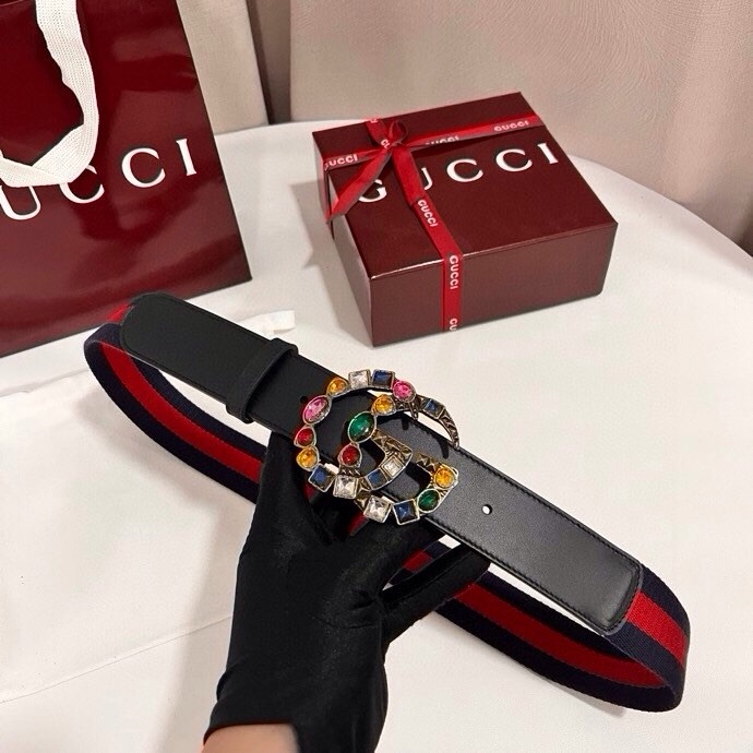 古奇 宽4.0cm Supreme帆布是品牌的一款经典面料，经不同配色组合以及现代和经典设计演绎后，在《