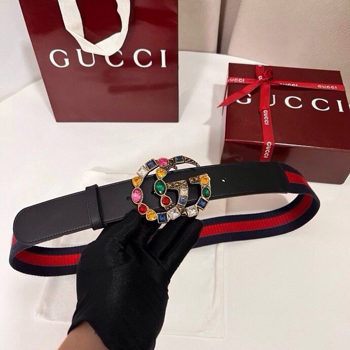 古奇 宽4.0cm Supreme帆布是品牌的一款经典面料，经不同配色组合以及现代和经典设计演绎后，在《