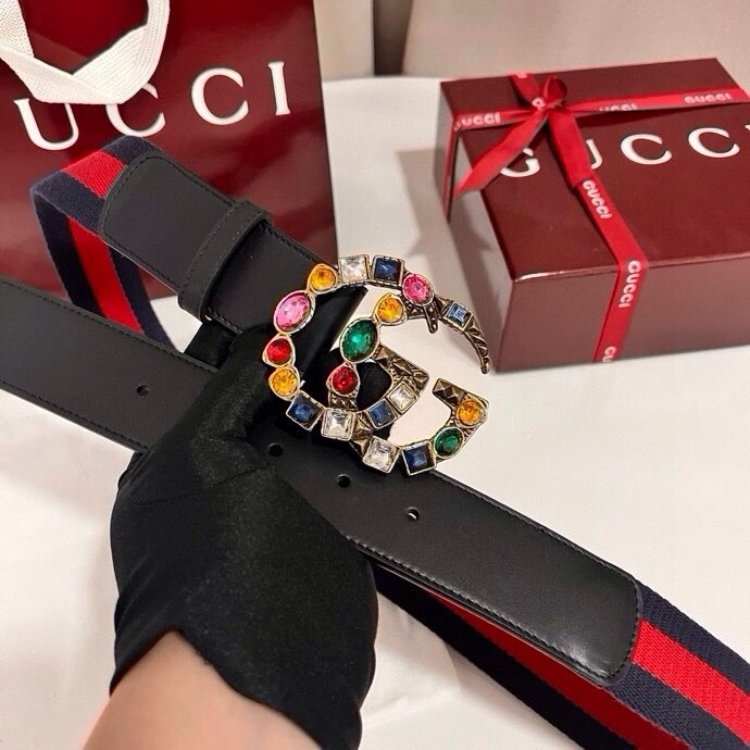 古奇 宽4.0cm Supreme帆布是品牌的一款经典面料，经不同配色组合以及现代和经典设计演绎后，在《