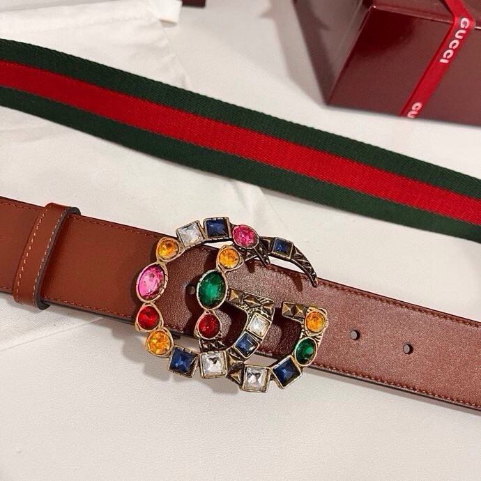 古奇 宽4.0cm Supreme帆布是品牌的一款经典面料，经不同配色组合以及现代和经典设计演绎后，在《