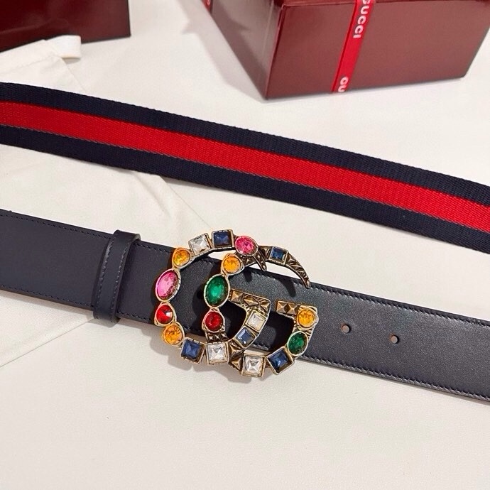 古奇 宽4.0cm Supreme帆布是品牌的一款经典面料，经不同配色组合以及现代和经典设计演绎后，在《