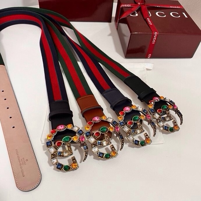 古奇 宽4.0cm Supreme帆布是品牌的一款经典面料，经不同配色组合以及现代和经典设计演绎后，在《