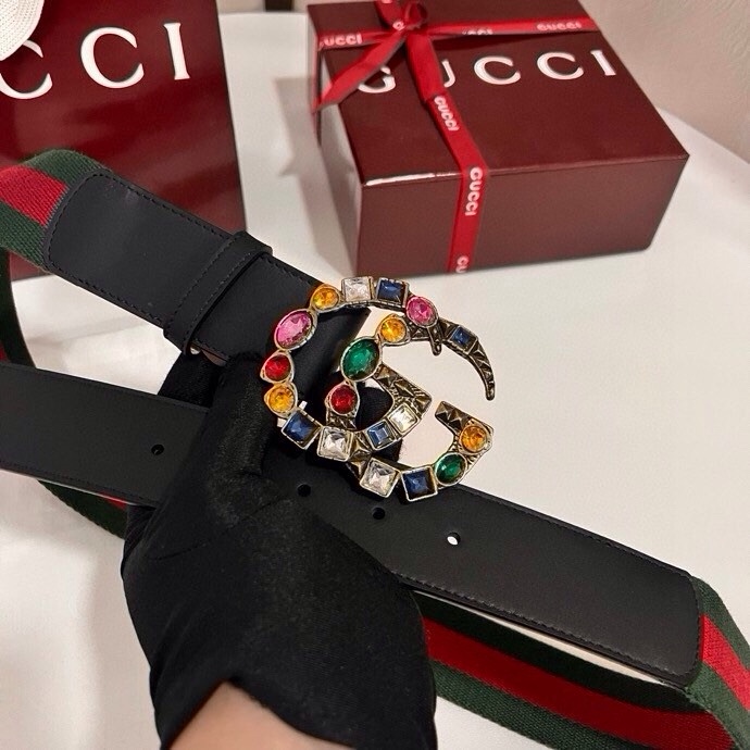 古奇 宽4.0cm Supreme帆布是品牌的一款经典面料，经不同配色组合以及现代和经典设计演绎后，在《