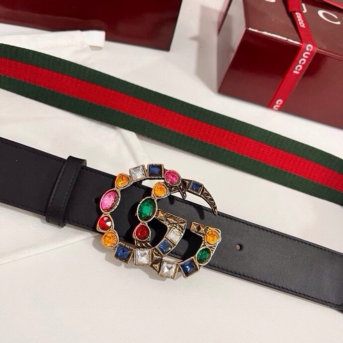 古奇 宽4.0cm Supreme帆布是品牌的一款经典面料，经不同配色组合以及现代和经典设计演绎后，在《