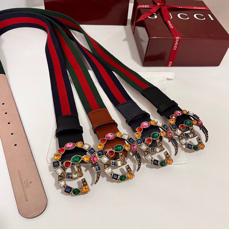 古奇 宽4.0cm Supreme帆布是品牌的一款经典面料，经不同配色组合以及现代和经典设计演绎后，在《