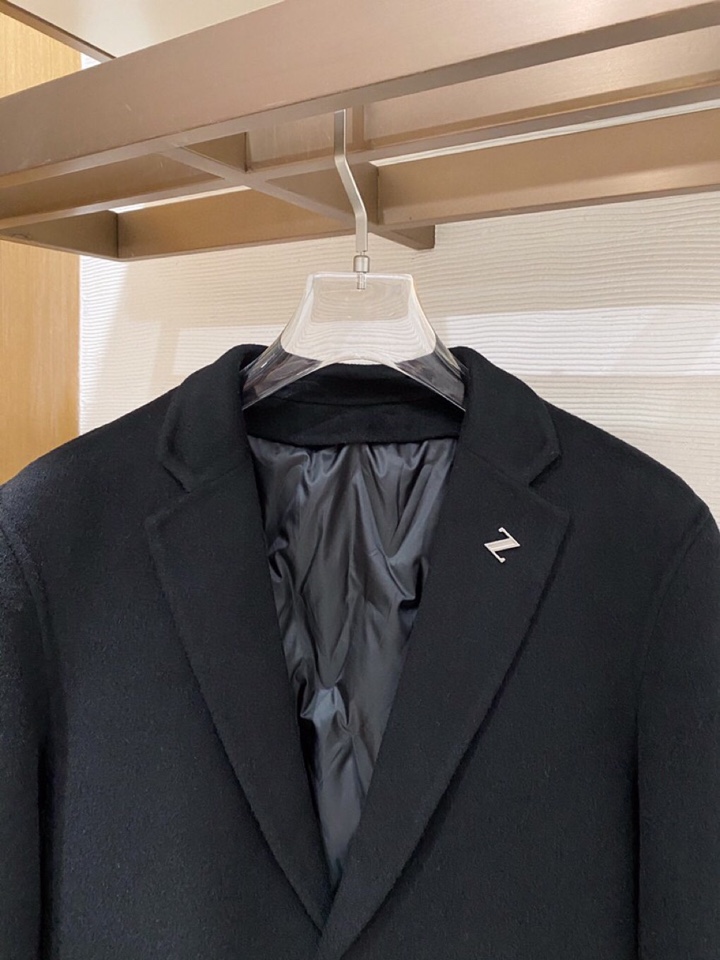 Ermenegildo Zegna 杰尼亚羊毛羽绒西服，内里羽绒可以拆卸\n码数：48-56\n颜色：黑