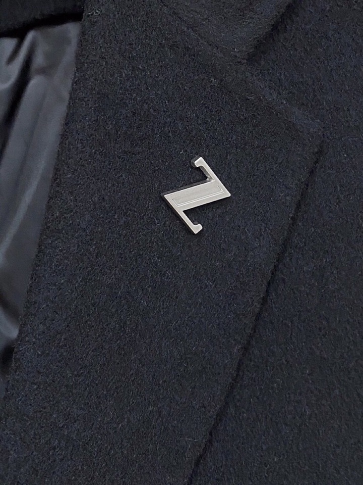 Ermenegildo Zegna 杰尼亚羊毛羽绒西服，内里羽绒可以拆卸\n码数：48-56\n颜色：黑