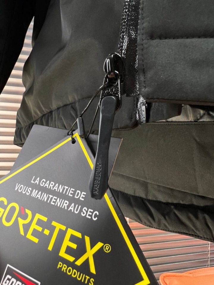 (Arcteryx）始祖鸟2025秋冬棉服夹克外套，定制原版logo五金，精致工艺面料，顶级元素融合打造