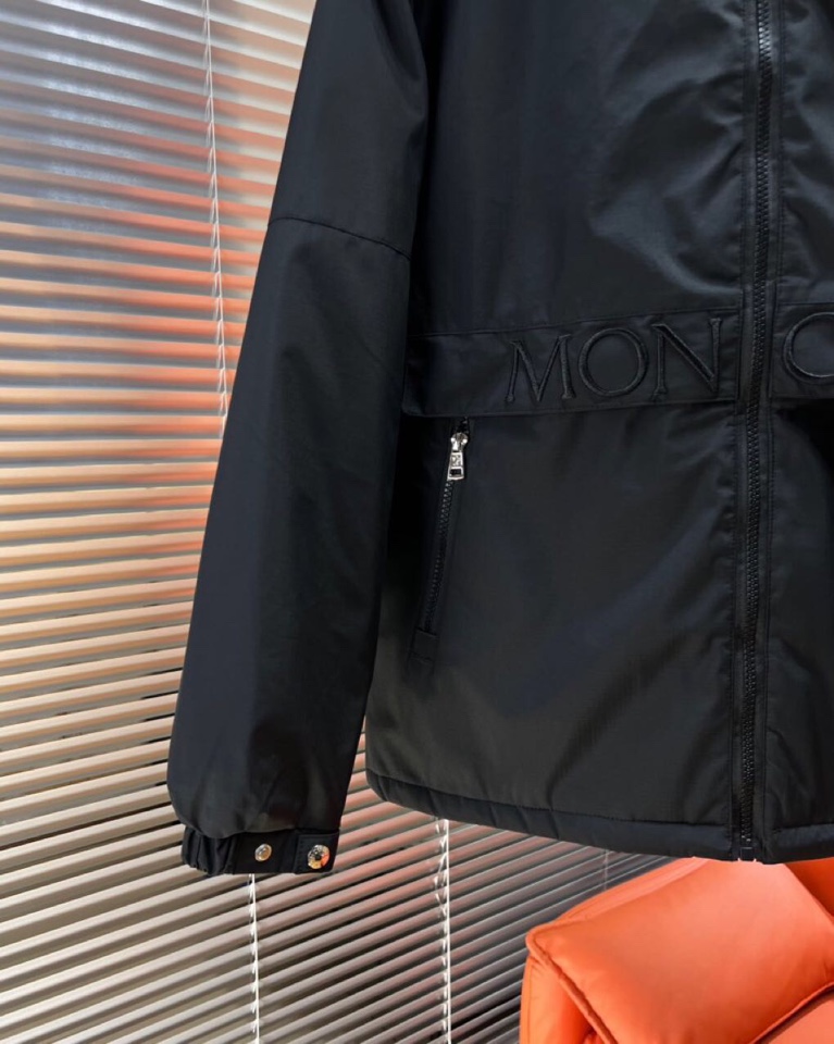 Moncler 蒙口2025秋冬棉服夹克外套，定制原版logo五金，精致工艺面料，顶级元素融合打造，潮男