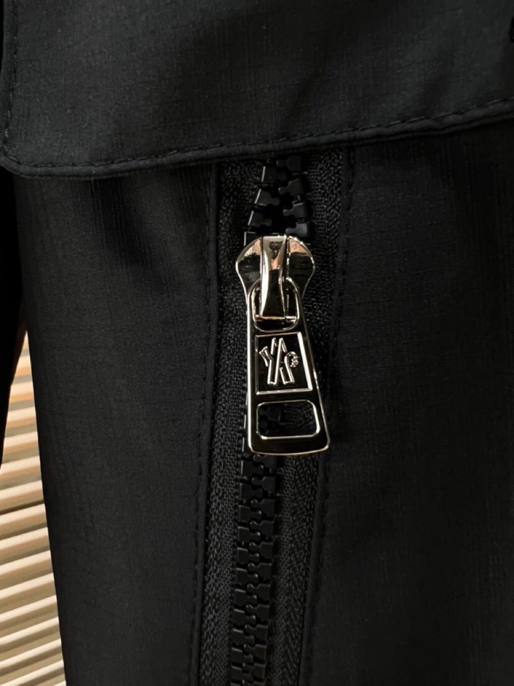 Moncler 蒙口2025秋冬棉服夹克外套，定制原版logo五金，精致工艺面料，顶级元素融合打造，潮男