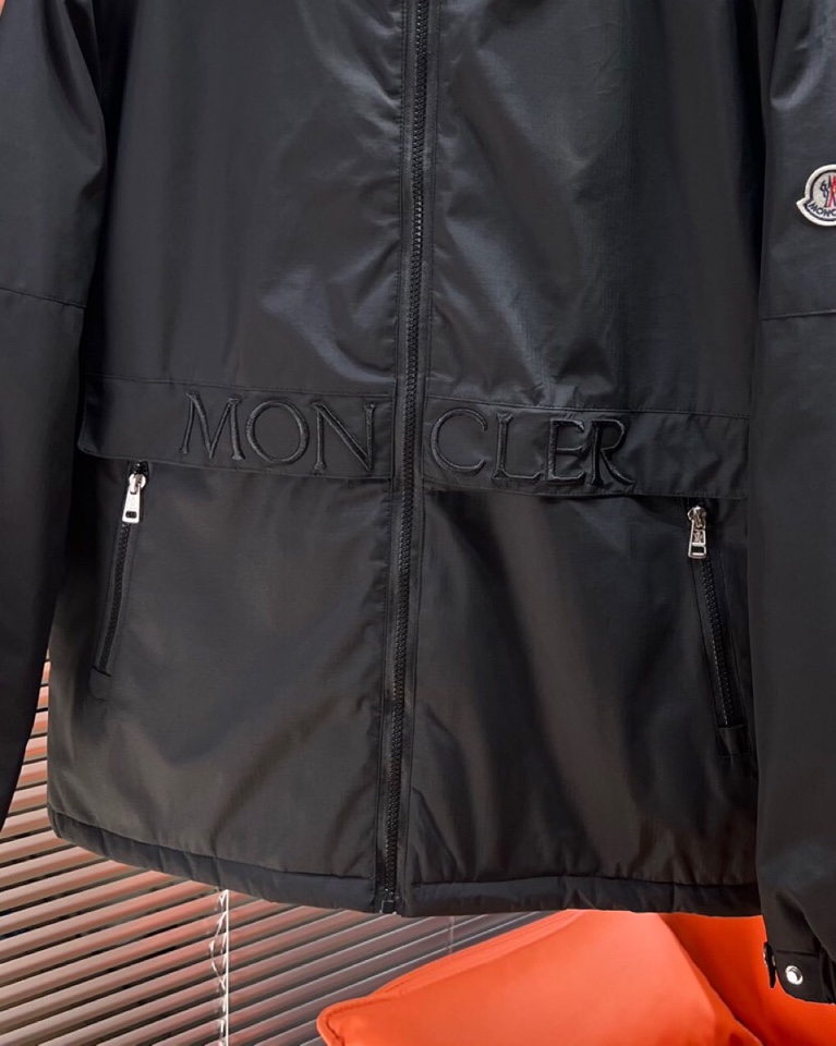 Moncler 蒙口2025秋冬棉服夹克外套，定制原版logo五金，精致工艺面料，顶级元素融合打造，潮男