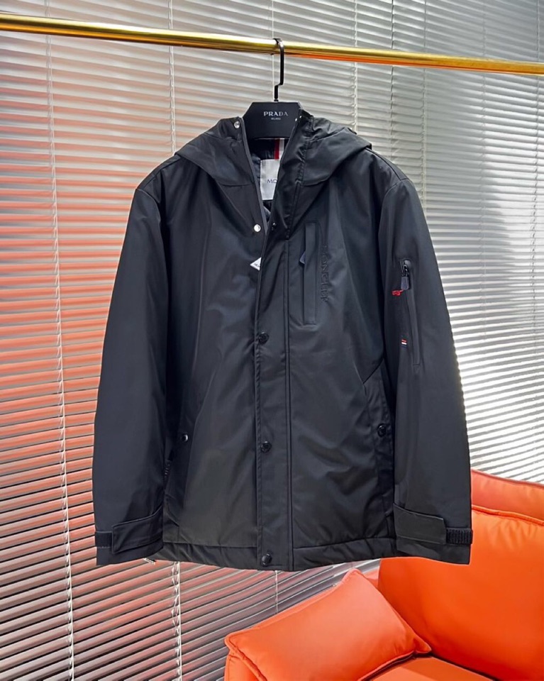 Moncler 蒙口2025秋冬棉服夹克外套，定制原版logo五金，精致工艺面料，顶级元素融合打造，潮男