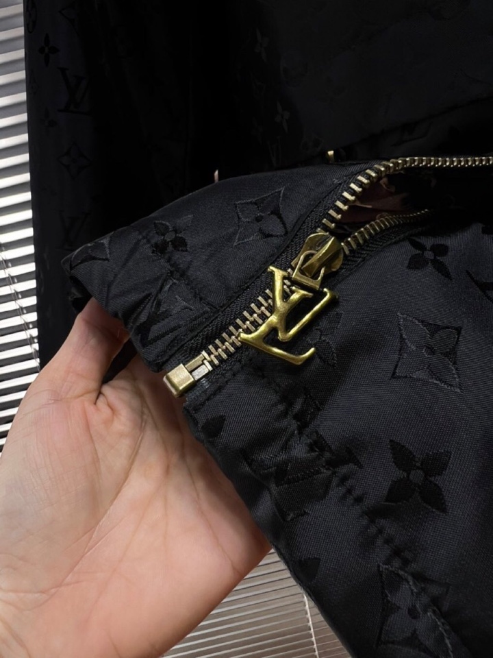 Gucci 古奇 2025秋冬棉服夹克外套，定制原版logo五金，精致工艺面料，顶级元素融合打造，潮男时