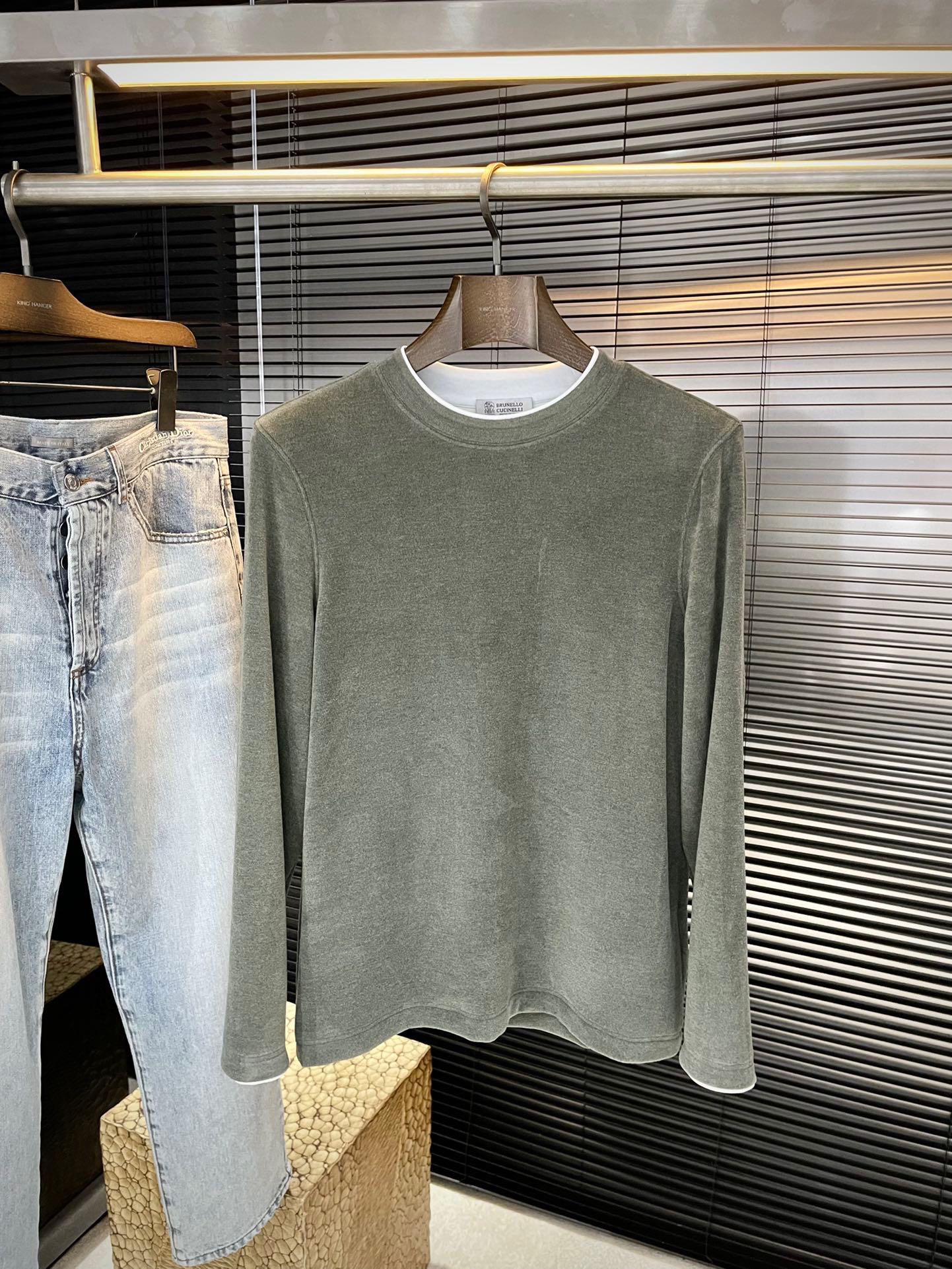 NO:682743,P BC 2025 new autumn style, the latest sweatshirt in the counter. The original version has a casual and versatile upper body, casual and lazy style, customized original mulberry silk viscose fabric, extremely comfortable. High-end atmosphere, does it have the taste of autumn, the first choice. Size 48-58 purchasing agent level...,, hoodie, sweatshirts,19860909P  BC 2025秋季新款,专柜最新卫衣 原版版型上身休闲百搭、随性慵懒范,定制原版桑蚕丝粘纤面料,舒适感爆棚.高端大气,秋天的味道有没有,首选 .码数 48-58 代购级别……,,hoodie,sweatshirts,,Men's clothing