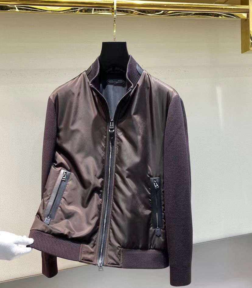 TF 2025秋冬新款爆款哈林顿加棉立领夹克、三色齐发，全真皮配饰；简约大气上档次；面料柔软舒适顺滑，耐