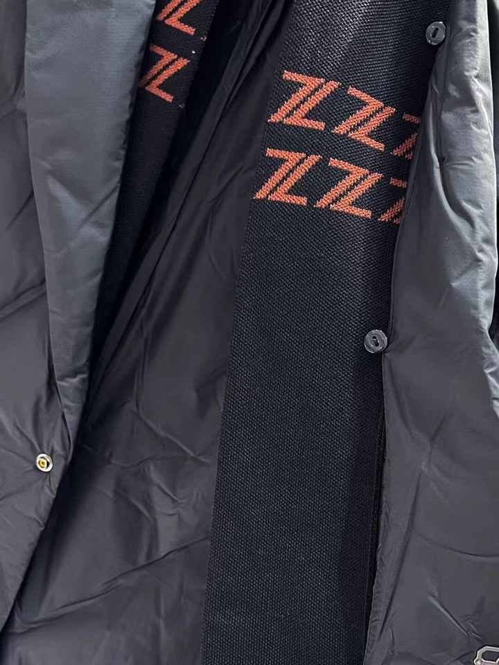 Ermenegildo Zegna 杰尼亚2025秋冬新款新时尚可脱卸围巾款爆款羽绒服；保暖性好；单色齐
