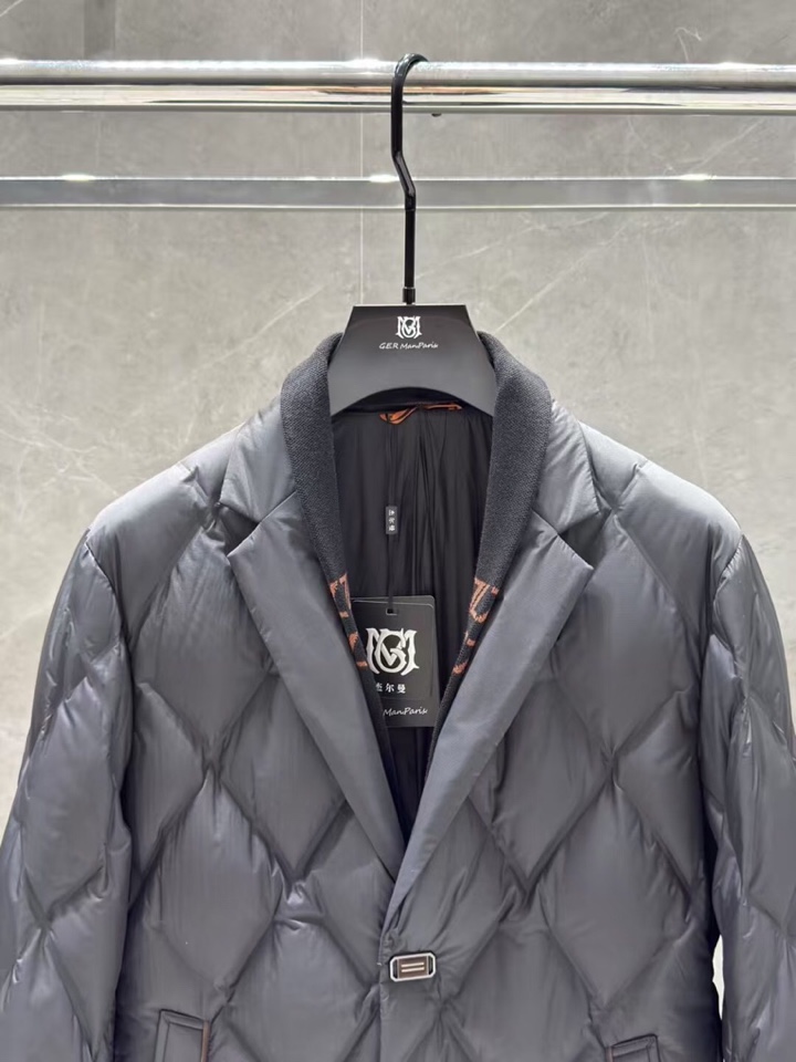 Ermenegildo Zegna 杰尼亚2025秋冬新款新时尚可脱卸围巾款爆款羽绒服；保暖性好；单色齐