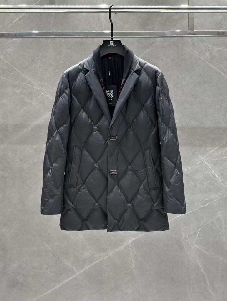 Ermenegildo Zegna 杰尼亚2025秋冬新款新时尚可脱卸围巾款爆款羽绒服；保暖性好；单色齐