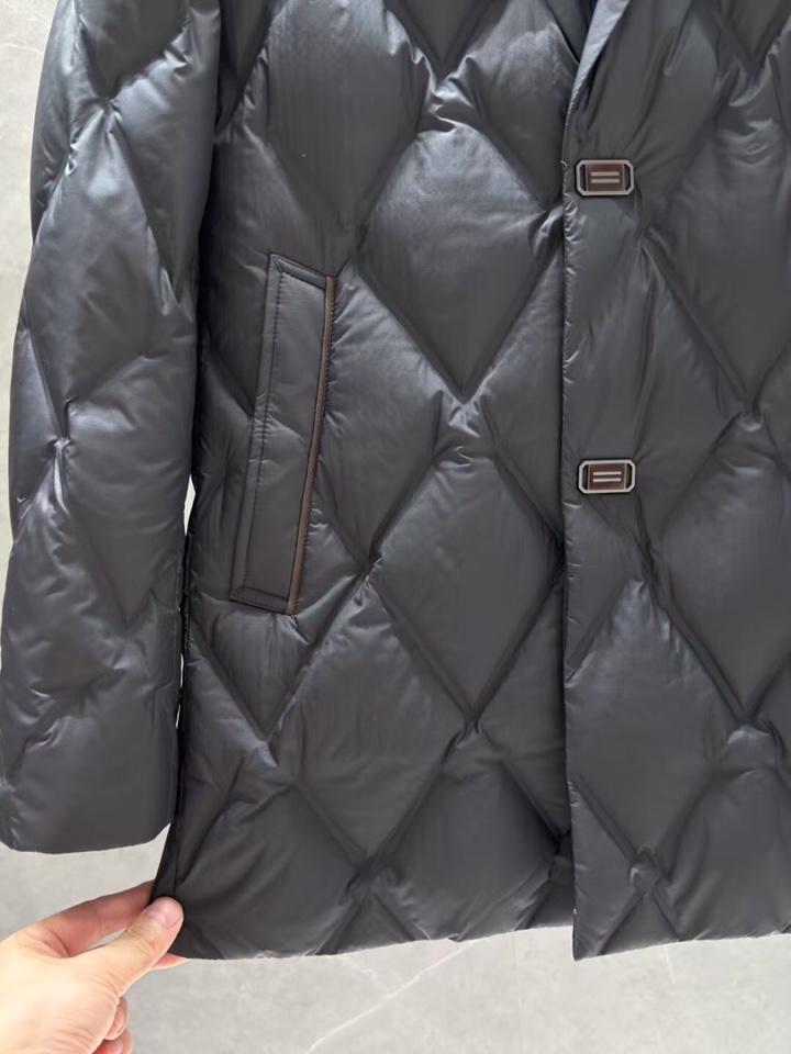 Ermenegildo Zegna 杰尼亚2025秋冬新款新时尚可脱卸围巾款爆款羽绒服；保暖性好；单色齐