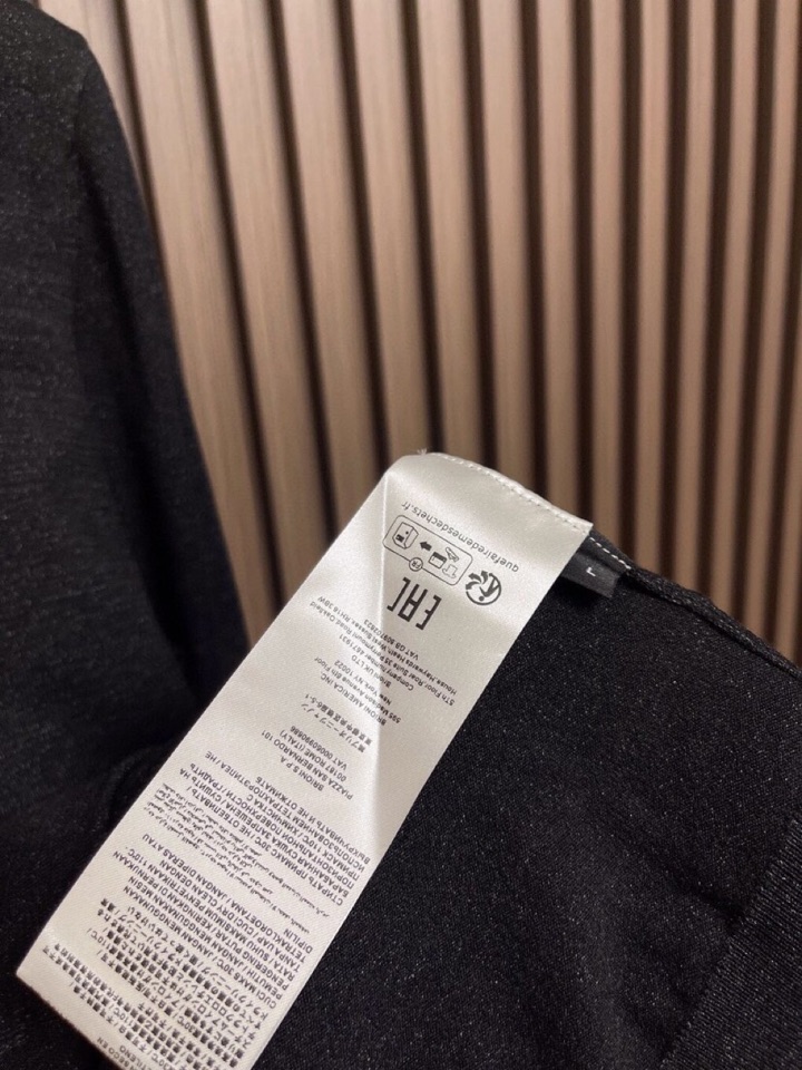 Brioni布莱奥尼 秋冬新品翻领毛衣长袖羊毛衫，作为年度最是经典单品，经过设计重新演绎，质感绝佳，手感