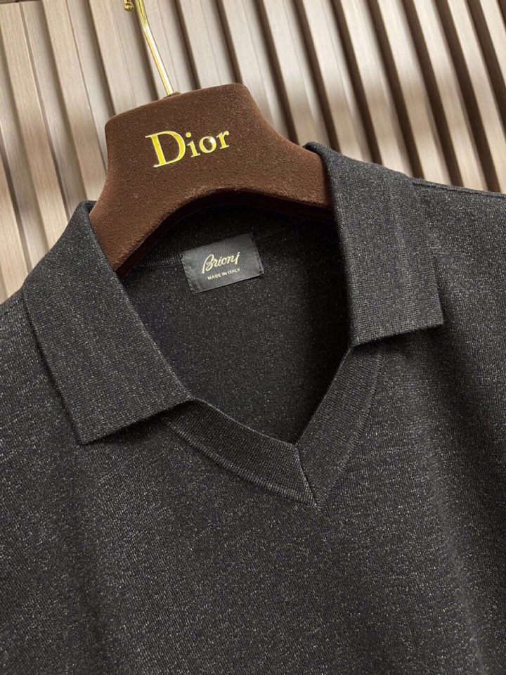 Brioni布莱奥尼 秋冬新品翻领毛衣长袖羊毛衫，作为年度最是经典单品，经过设计重新演绎，质感绝佳，手感