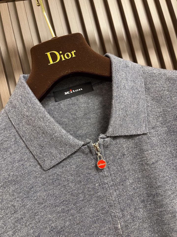 kiton 奇顿半拉链翻领毛衣针织衫，精选优质美利奴羊毛，轻盈蓬松却比普通羊毛更保暖，室内外自由切换，告