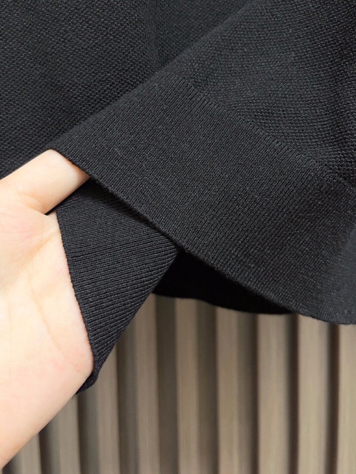 BC Brunello Cucinelli 2025SS秋季新品假两件长袖圆领毛衣帅气时尚，简约百搭款。