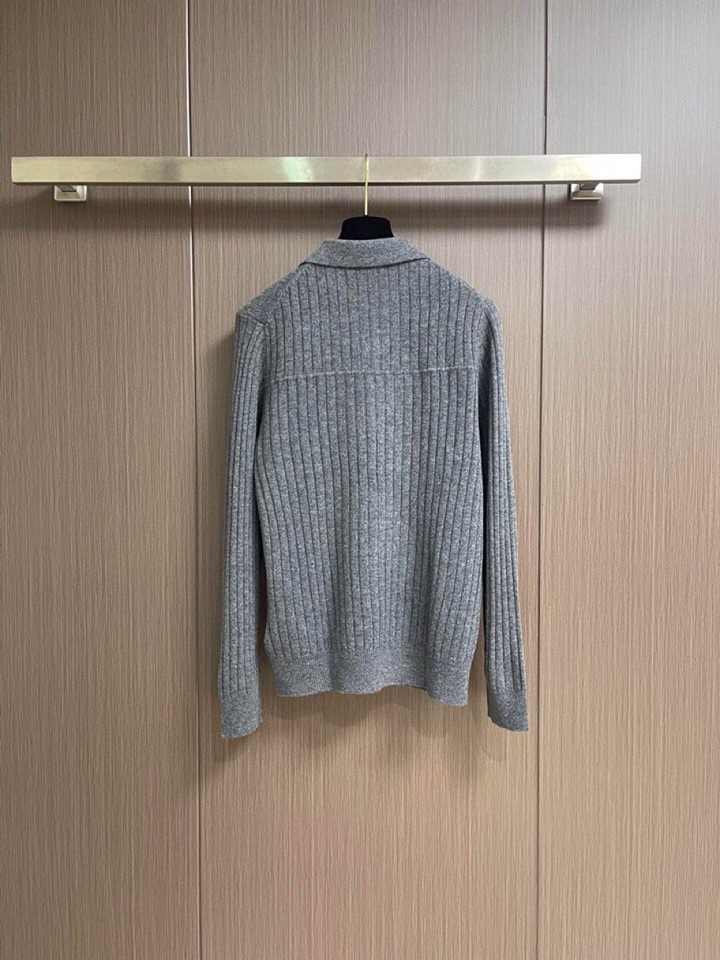 \n Brioni 2025SS翻领毛衣针织长袖毛衣，高端奢华且白金级的一款经典基础款针织。通体的设计完