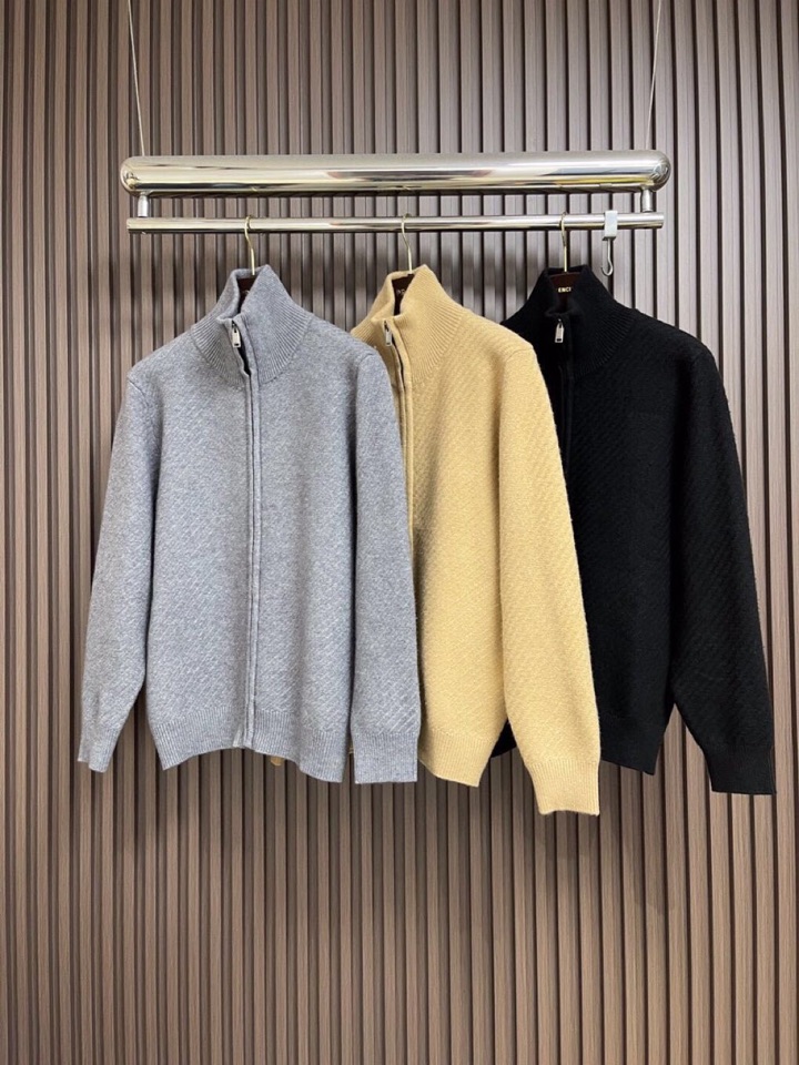 Brioni 2025SS翻领毛衣开衫针织长袖毛衣，高端奢华且白金级的一款经典基础款针织。通体的设计完美