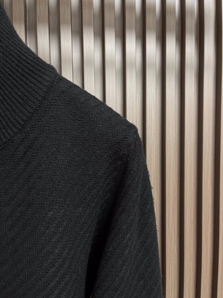 Brioni 2025SS翻领毛衣开衫针织长袖毛衣，高端奢华且白金级的一款经典基础款针织。通体的设计完美